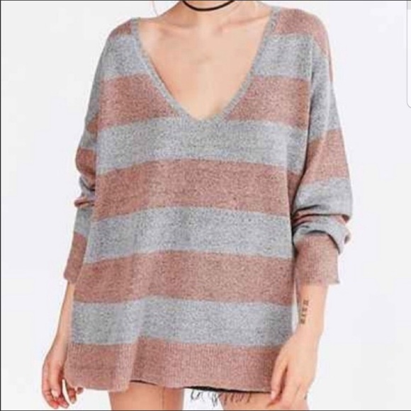 BDG UO Oversized Sweater Size Medium NWT - Picture 3 of 5